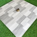 PORCELANATO NEW PARKETON GRIS 60X60cm – 1.44m2 – VITRIFICADO - Imagen 4